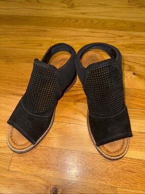 BearPaw Black Open-Toe Perforated Heel Sandals